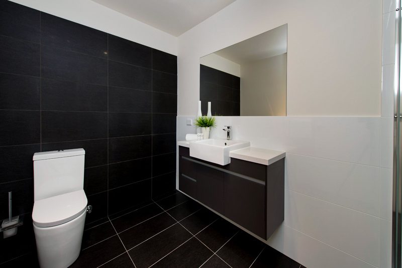 Unit 17 - Main Bathroom