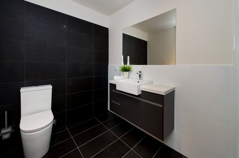 Unit-17-Main-Bathroom